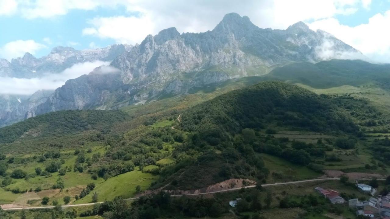 Casa Rural Cares Santa Maria de Valdeon Екстер'єр фото